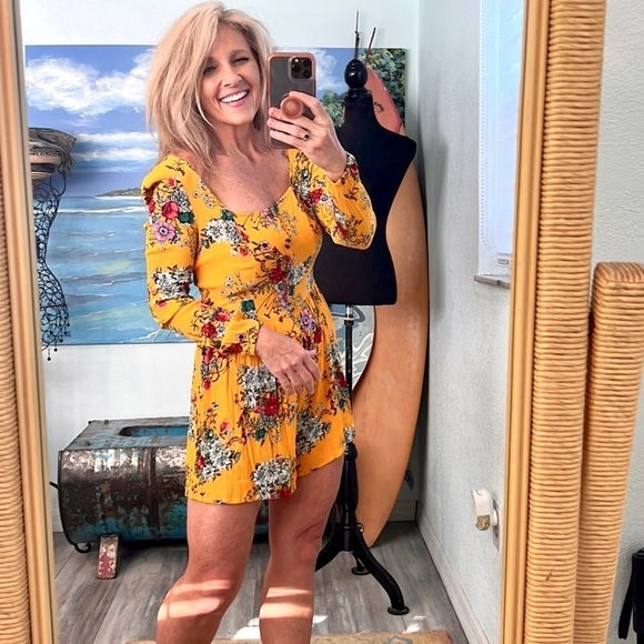 ⭐️Zaful, Forever Young, Yellow Floral Romper,So Cute, Excellent Condition Size 6 - Picture 10 of 13